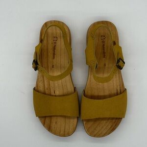 El Naturalista Women's Yellow Sandals